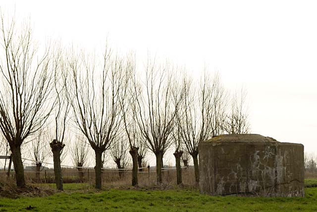 Bunker in de Klaas-Engelbrechtpolder, achter de RK begraafplaats van Schipluiden.